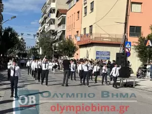 Ζωντανά από την Κατερίνη: Η μαθητική παρέλαση για την 28η Οκτωβρίου (εικόνες και βίντεο)
