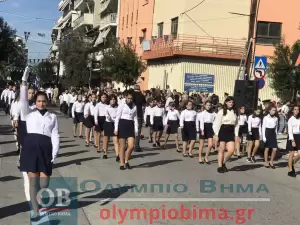 Ζωντανά από την Κατερίνη: Η μαθητική παρέλαση για την 28η Οκτωβρίου (εικόνες και βίντεο)