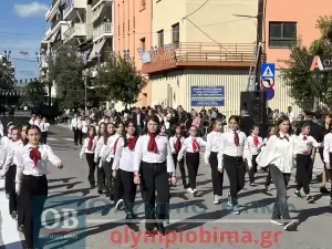 Ζωντανά από την Κατερίνη: Η μαθητική παρέλαση για την 28η Οκτωβρίου (εικόνες και βίντεο)