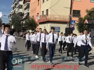 Ζωντανά από την Κατερίνη: Η μαθητική παρέλαση για την 28η Οκτωβρίου (εικόνες και βίντεο)