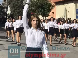 Ζωντανά από την Κατερίνη: Η μαθητική παρέλαση για την 28η Οκτωβρίου (εικόνες και βίντεο)