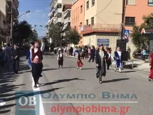 Ζωντανά από την Κατερίνη: Η μαθητική παρέλαση για την 28η Οκτωβρίου (εικόνες και βίντεο)