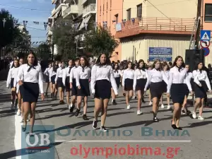Ζωντανά από την Κατερίνη: Η μαθητική παρέλαση για την 28η Οκτωβρίου (εικόνες και βίντεο)
