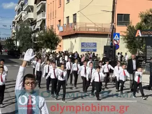 Ζωντανά από την Κατερίνη: Η μαθητική παρέλαση για την 28η Οκτωβρίου (εικόνες και βίντεο)