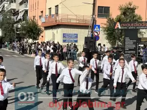 Ζωντανά από την Κατερίνη: Η μαθητική παρέλαση για την 28η Οκτωβρίου (εικόνες και βίντεο)