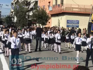 Ζωντανά από την Κατερίνη: Η μαθητική παρέλαση για την 28η Οκτωβρίου (εικόνες και βίντεο)