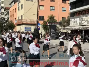 Ζωντανά από την Κατερίνη: Η μαθητική παρέλαση για την 28η Οκτωβρίου (εικόνες και βίντεο)