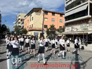 Ζωντανά από την Κατερίνη: Η μαθητική παρέλαση για την 28η Οκτωβρίου (εικόνες και βίντεο)