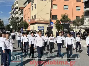 Ζωντανά από την Κατερίνη: Η μαθητική παρέλαση για την 28η Οκτωβρίου (εικόνες και βίντεο)