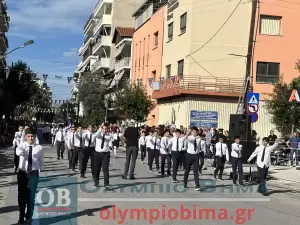 Ζωντανά από την Κατερίνη: Η μαθητική παρέλαση για την 28η Οκτωβρίου (εικόνες και βίντεο)