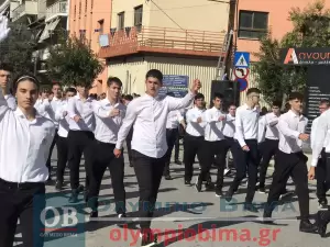 Ζωντανά από την Κατερίνη: Η μαθητική παρέλαση για την 28η Οκτωβρίου (εικόνες και βίντεο)