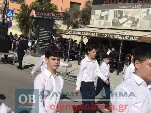 Ζωντανά από την Κατερίνη: Η μαθητική παρέλαση για την 28η Οκτωβρίου (εικόνες και βίντεο)