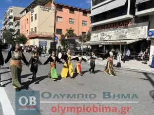 Ζωντανά από την Κατερίνη: Η μαθητική παρέλαση για την 28η Οκτωβρίου (εικόνες και βίντεο)