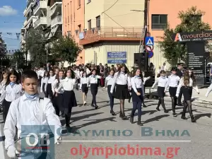 Ζωντανά από την Κατερίνη: Η μαθητική παρέλαση για την 28η Οκτωβρίου (εικόνες και βίντεο)