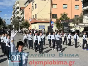 Ζωντανά από την Κατερίνη: Η μαθητική παρέλαση για την 28η Οκτωβρίου (εικόνες και βίντεο)