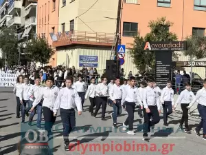 Ζωντανά από την Κατερίνη: Η μαθητική παρέλαση για την 28η Οκτωβρίου (εικόνες και βίντεο)