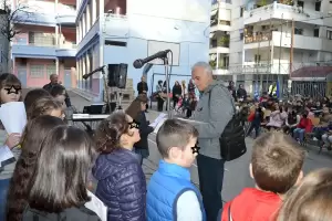 15ο Δημοτικό Σχολείο Κατερίνης: Γιόρτασε την πεντηκοστή επέτειο της εξέγερσης του Πολυτεχνείου
