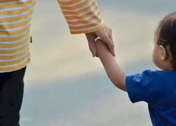 Άνοιξε η πλατφόρμα του προγράμματος «Νταντάδες της Γειτονιάς»