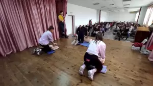 Διασωστική Ομάδα Πιερίας: Ενημέρωση και παρουσίαση Α Βοηθειών στο Γυμνάσιο Κολινδρού