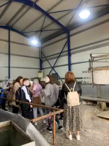 Εκπαιδευτική επίσκεψη στην κηροποιεία Σιδηρόπουλου στη Νεοκαισάρεια Εκπαιδευτική επίσκεψη στην κηροποιεία Σιδηρόπουλου στη Νεοκαισάρεια
