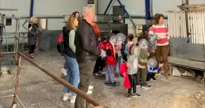 Εκπαιδευτική επίσκεψη στην κηροποιεία Σιδηρόπουλου στη Νεοκαισάρεια Εκπαιδευτική επίσκεψη στην κηροποιεία Σιδηρόπουλου στη Νεοκαισάρεια