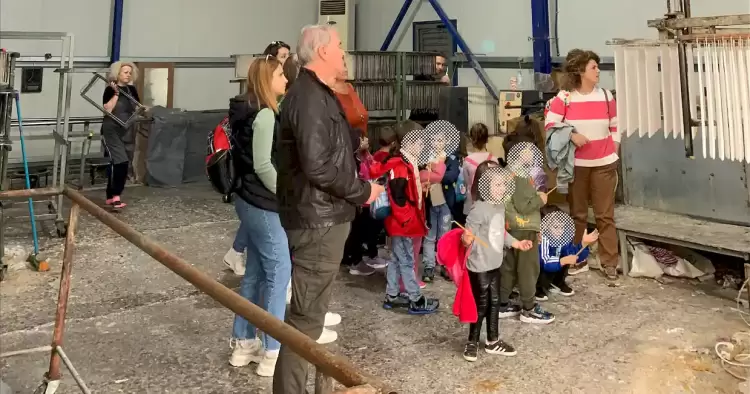 Εκπαιδευτική επίσκεψη στην κηροποιεία Σιδηρόπουλου στη Νεοκαισάρεια Εκπαιδευτική επίσκεψη στην κηροποιεία Σιδηρόπουλου στη Νεοκαισάρεια