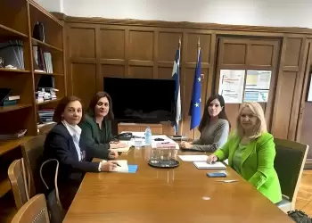 Άννα Μάνη – Παπαδημητρίου: Συνάντηση με Ελληνική Αναπτυξιακή Τράπεζα για την ενίσχυση της μικρομεσαίας επιχειρηματικότητας