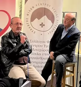 Με γαλάζια κορδέλα στο πέτο και «μουστάκι» ο Φώντας Μπαραλιάκος στην ενημέρωση για τον καρκίνο του προστάτη