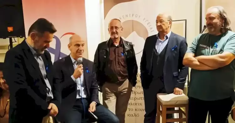 Με γαλάζια κορδέλα στο πέτο και «μουστάκι» ο Φώντας Μπαραλιάκος στην ενημέρωση για τον καρκίνο του προστάτη