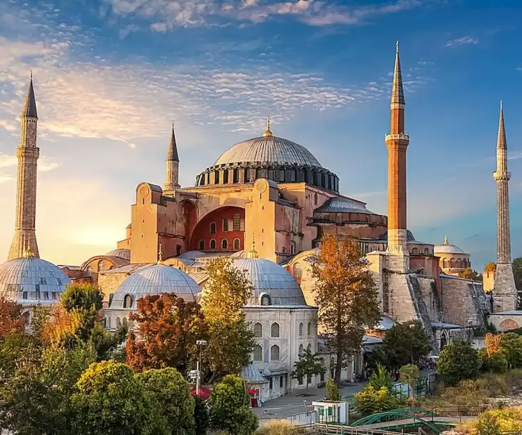 Η μέλισσα και ο θρύλος της Αγίας Σοφίας Η μέλισσα και ο θρύλος της Αγίας Σοφίας