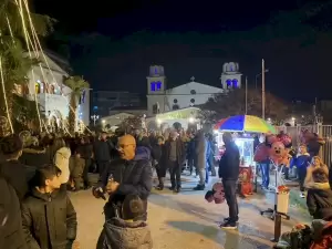 Η Μητρόπολη Κατερίνης φωταγώγησε το δικό της χριστουγεννιάτικο δέντρο (εικόνες) Η Μητρόπολη Κατερίνης φωταγώγησε το δικό της χριστουγεννιάτικο δέντρο (εικόνες)