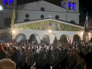 Η Μητρόπολη Κατερίνης φωταγώγησε το δικό της χριστουγεννιάτικο δέντρο (εικόνες) Η Μητρόπολη Κατερίνης φωταγώγησε το δικό της χριστουγεννιάτικο δέντρο (εικόνες)