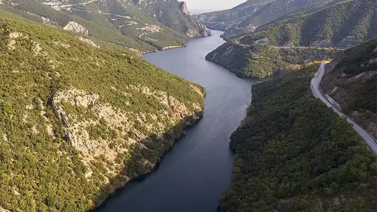 Οδοιπορικό στα Πιέρια Όρη: Ένας χειμώνας γεμάτος ιστορίες, μαγειρέματα, τσίπουρο και καλή καρδιά