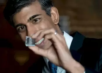 Οι λόγοι που οδήγησαν τον Βρετανό πρωθυπουργό στη μεγάλη απρέπεια απέναντι στην Ελλάδα