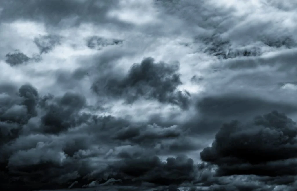 Ραγδαία επιδείνωση του καιρού τις επόμενες ώρες με καταιγίδες – Έκτακτο δελτίο της ΕΜΥ