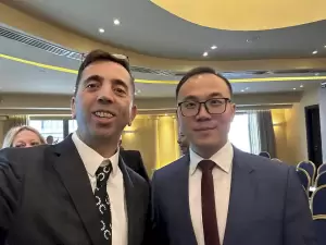 Ο Σταύρος Δαραξής με Κινέζους επιχειρηματίες συμμετείχε σε εκδήλωση του ελληνοκινεζικού εμπορικού επιμελητηρίου