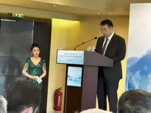 Ο Σταύρος Δαραξής με Κινέζους επιχειρηματίες συμμετείχε σε εκδήλωση του ελληνοκινεζικού εμπορικού επιμελητηρίου