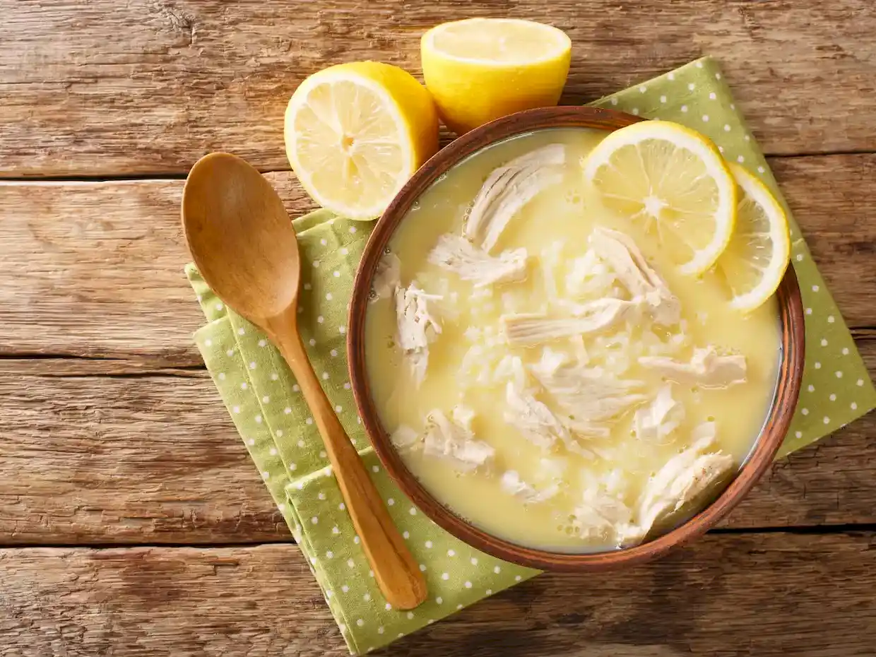 Τι θα φάμε σήμερα – κοτόσουπα αυγολέμονο 