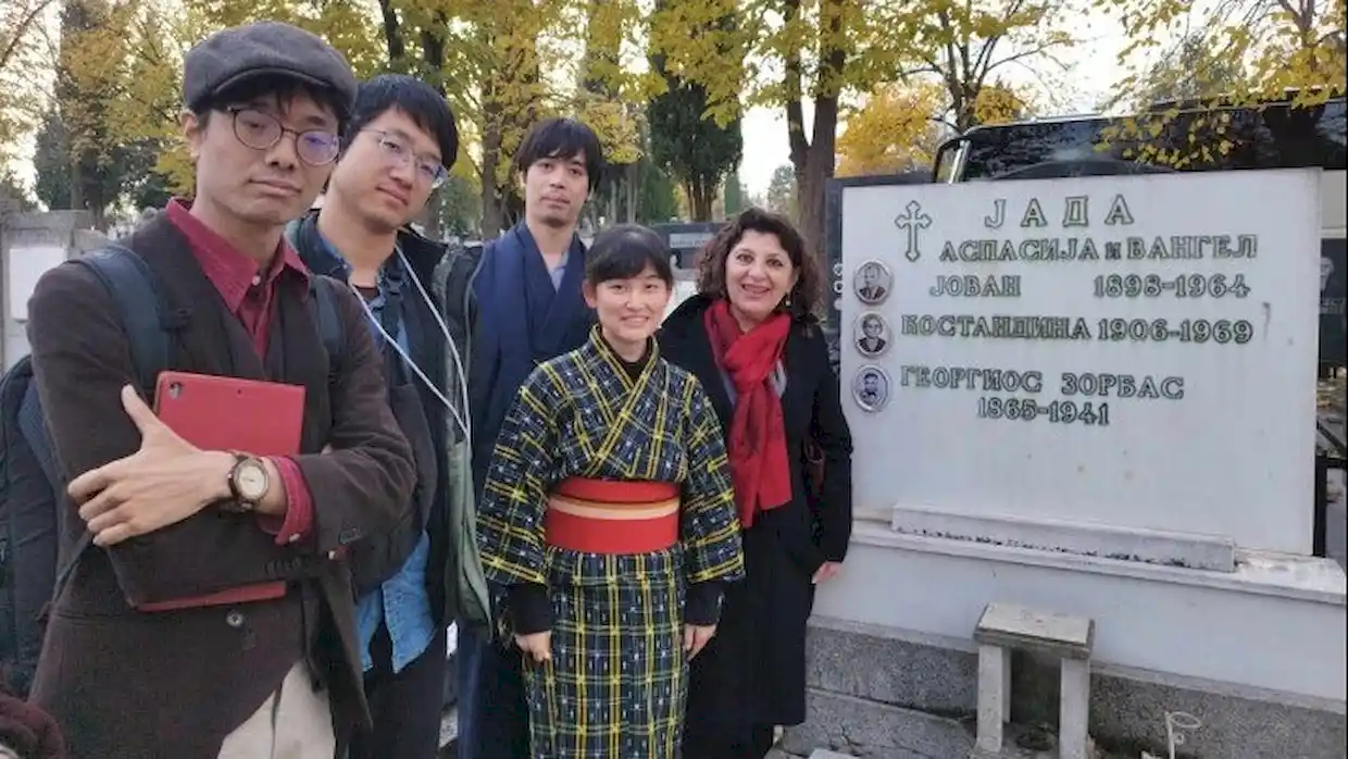 Τον τάφο του «Αλέξη Ζορμπά» στα Σκόπια επισκέφθηκαν φίλοι του Νίκου Καζαντζάκη από Ελλάδα και Ιαπωνία