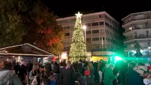 Χριστούγεννα στην Κατερίνη: Η πόλη & οι κοινότητες έβαλαν τα γιορτινά τους!