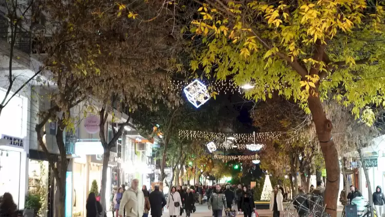 Χριστούγεννα στην Κατερίνη: Η πόλη & οι κοινότητες έβαλαν τα γιορτινά τους!