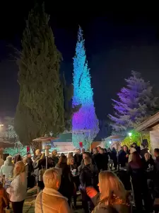 Χριστουγεννιάτικη ατμόσφαιρα στο Αιγίνιο Χριστουγεννιάτικη ατμόσφαιρα στο Αιγίνιο