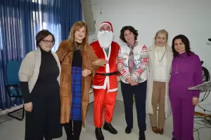 Η Χριστουγεννιάτικη γιορτή του 15ου Δημοτικού Σχολείου Κατερίνης Η Χριστουγεννιάτικη γιορτή του 15ου Δημοτικού Σχολείου Κατερίνης