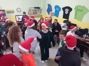 Η Χριστουγεννιάτικη γιορτή από τον Σύλλογο Γονέων - Κηδεμόνων & Φίλων Α.με.Α Ν. Πιερίας - Ευχαριστίες (εικόνες) Η Χριστουγεννιάτικη γιορτή από τον Σύλλογο Γονέων – Κηδεμόνων & Φίλων Α.με.Α Ν. Πιερίας – Ευχαριστίες