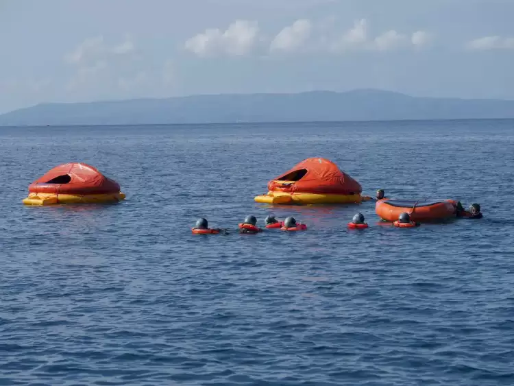 Η Διασωστική Ομάδα Πιερίας εκπαιδεύεται στο Σχολείο Εκπαίδευσης Θαλάσσιας Επιβίωσης