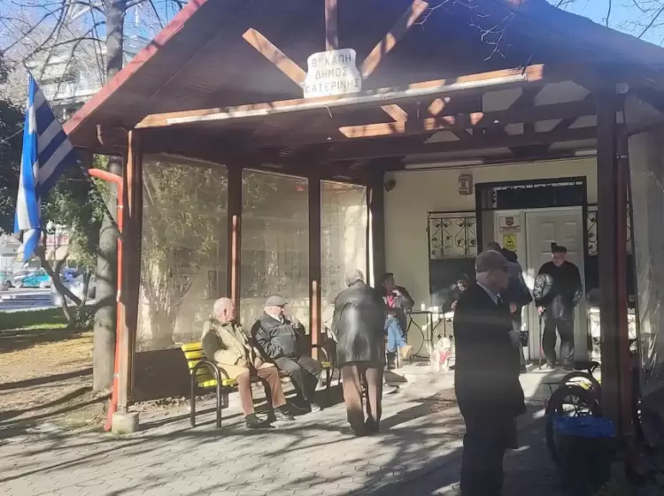 Δήμος Κατερίνης: Την “καλύτερη στιγμή της ζωής τους“ αποτύπωσαν σε καμβά τα μέλη των ΚΑΠΗ