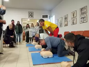 Ε.Ο.Σ Κατερίνης: Εκπαιδευτικό Σεμιναριο Πρώτων βοηθειών Ε.Ο.Σ Κατερίνης: Εκπαιδευτικό Σεμιναριο Πρώτων βοηθειών