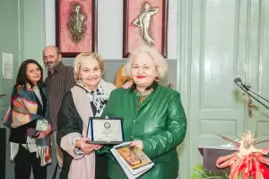 Εγκαίνια ομαδικής εικαστικής έκθεσης – Οι εικαστικοί τίμησαν τη Λίνα Γιαμούζη