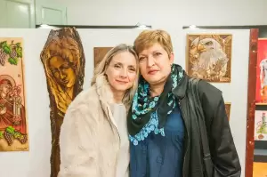 Εγκαίνια ομαδικής εικαστικής έκθεσης – Οι εικαστικοί τίμησαν τη Λίνα Γιαμούζη