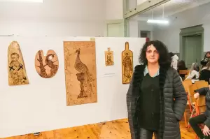 Εγκαίνια ομαδικής εικαστικής έκθεσης – Οι εικαστικοί τίμησαν τη Λίνα Γιαμούζη